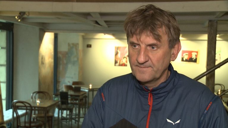 Marek Kamiński wyruszy w podróż dookoła świata z humanoidalnym robotem. Ma mu pomóc w walce ze zmianami klimatycznymi