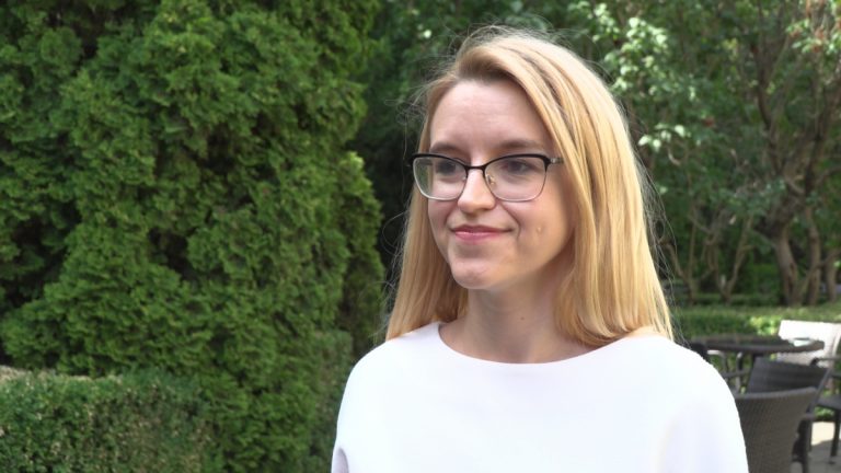 Pierwszy smartfon 5G trafia do sprzedaży w Polsce. Wciąż jednak brakuje infrastruktury, a na nowe, innowacyjne usługi potrzebne jest większe wsparcie rządu