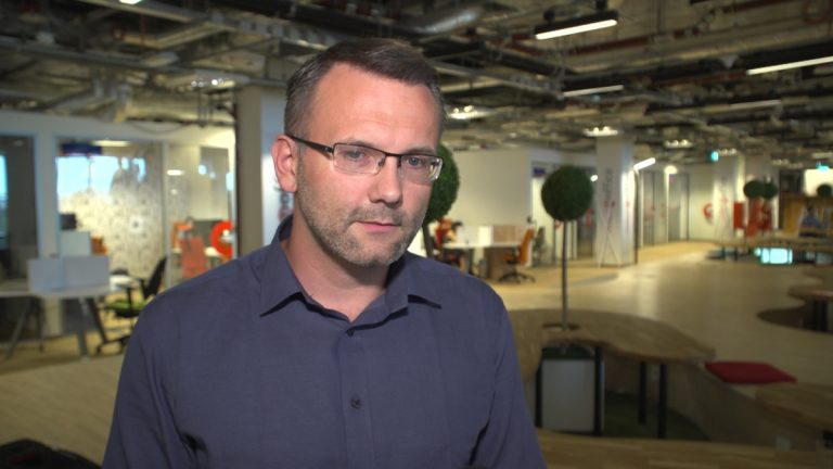 Wyszukanie jednego hasła w Google pochłania tyle samo dwutlenku węgla, co zagotowanie wody w czajniku. Internet przyczynia się do globalnego ocieplenia bardziej niż przemysł lotniczy