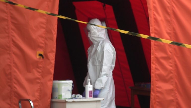 Światło UV-C zabija 99,9 proc. koronawirusa w ciągu kilku sekund. Badania wykazały, że wirusy zabija także rodzaj światła bezpiecznego dla ludzi [DEPESZA]