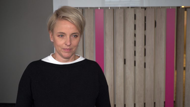 Telekomy ruszają z proekologicznymi ofertami. Coraz więcej klientów będzie wybierać używane smartfony zamiast nowych