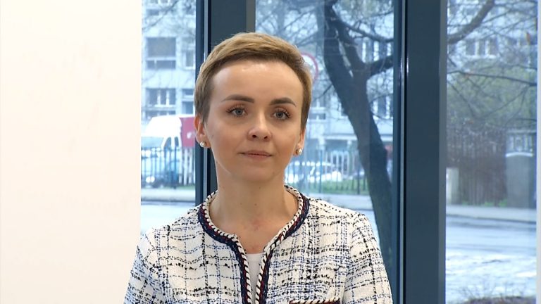 Polskie miasto najbardziej zanieczyszczonym w Europie. Walka ze smogiem prowadzona jest za pomocą nowoczesnej technologii oraz edukacji