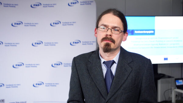 astrocent-czarna-materia-foto